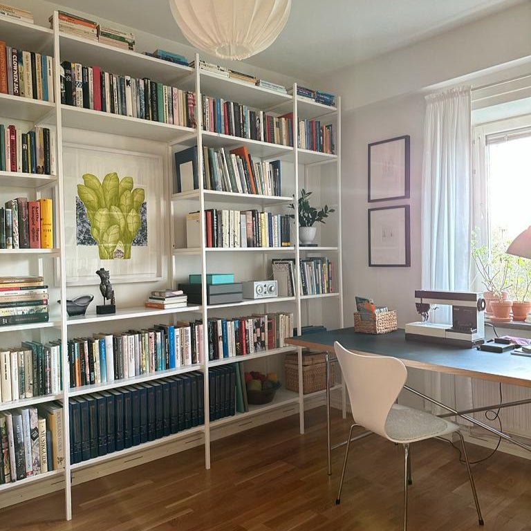 Bücherregal