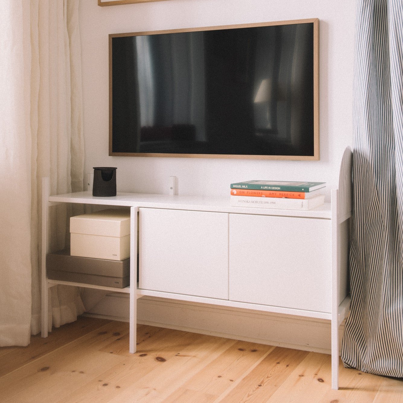 Shelf ladder - White TV