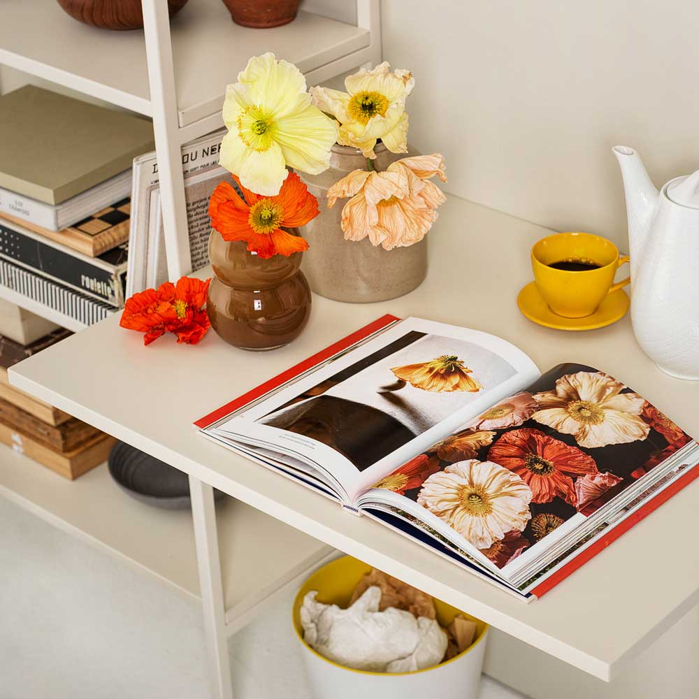 fyrkantig skrivbord i off white 